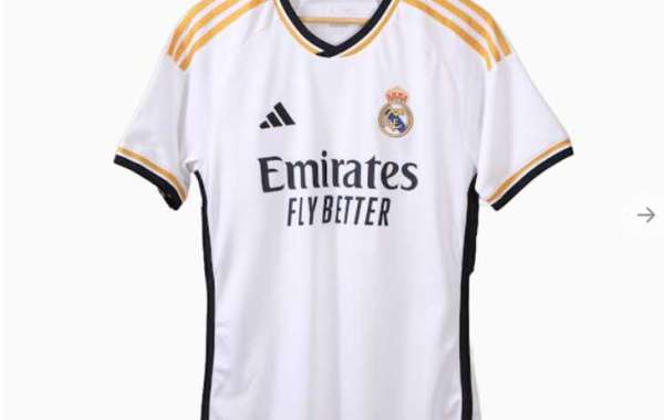 Das neue Real Madrid Saison 23-24 Trikot weist ein neues adidas Logo auf