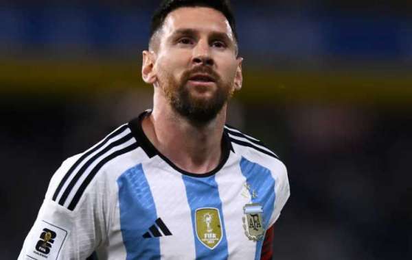 Barcelonas president diskuterar Lionel Messis plan för ett lån i ett spel