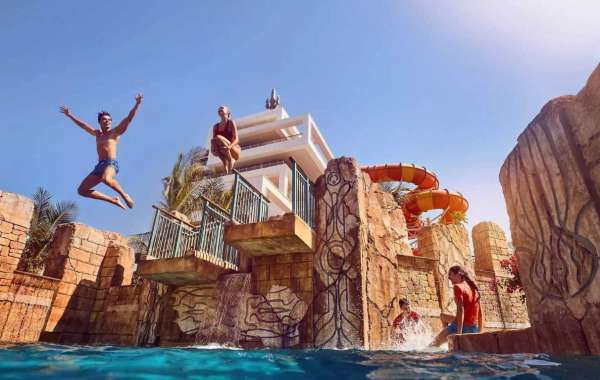 Top Dubai Water Parks with Record-Breaking Slides