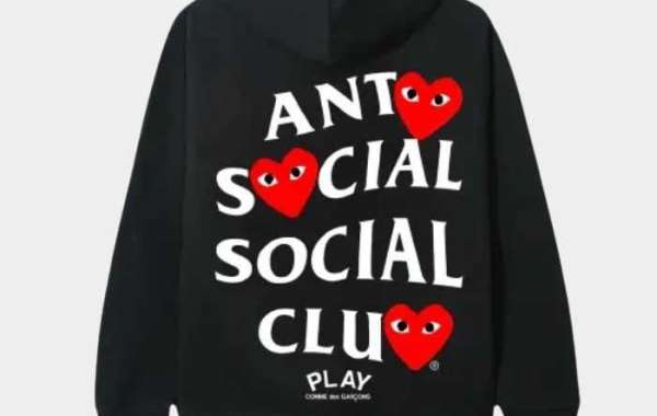 The Bold Silence of comme des garcons